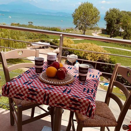 Seeblickwohnung Sirmione - Fronte Lago Mit Privatsteg Exterior photo