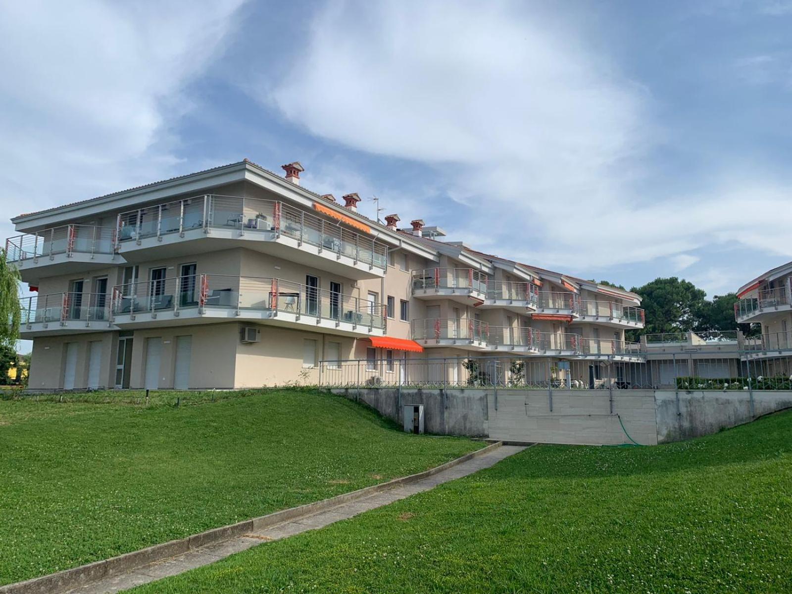 Seeblickwohnung Sirmione - Fronte Lago Mit Privatsteg Exterior photo