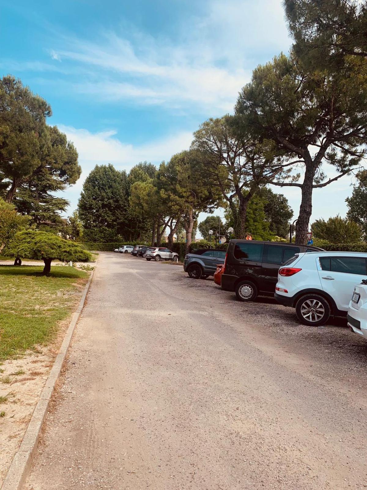 Seeblickwohnung Sirmione - Fronte Lago Mit Privatsteg Exterior photo